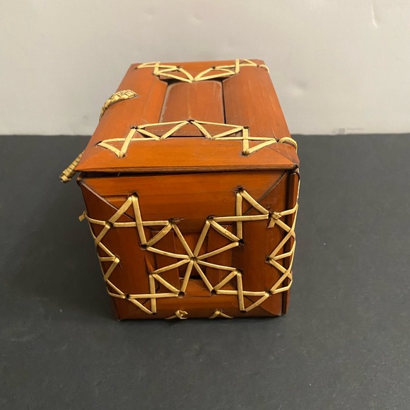 Vintage Hand Made Bamboo Box, Small Size: 5 5/8” L. X 3.5” X 3.5”, Unmarked - Picture 10 of 13